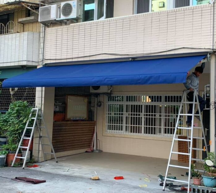 翻修公寓一樓停車點遮雨棚 增加擋雨空間